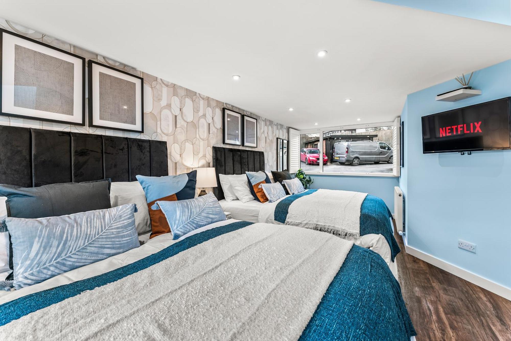 Elegant Retreat In Cheltenham - Garden & Parking Included Esterno foto