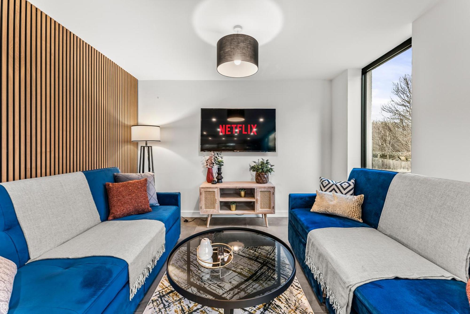 Elegant Retreat In Cheltenham - Garden & Parking Included Esterno foto