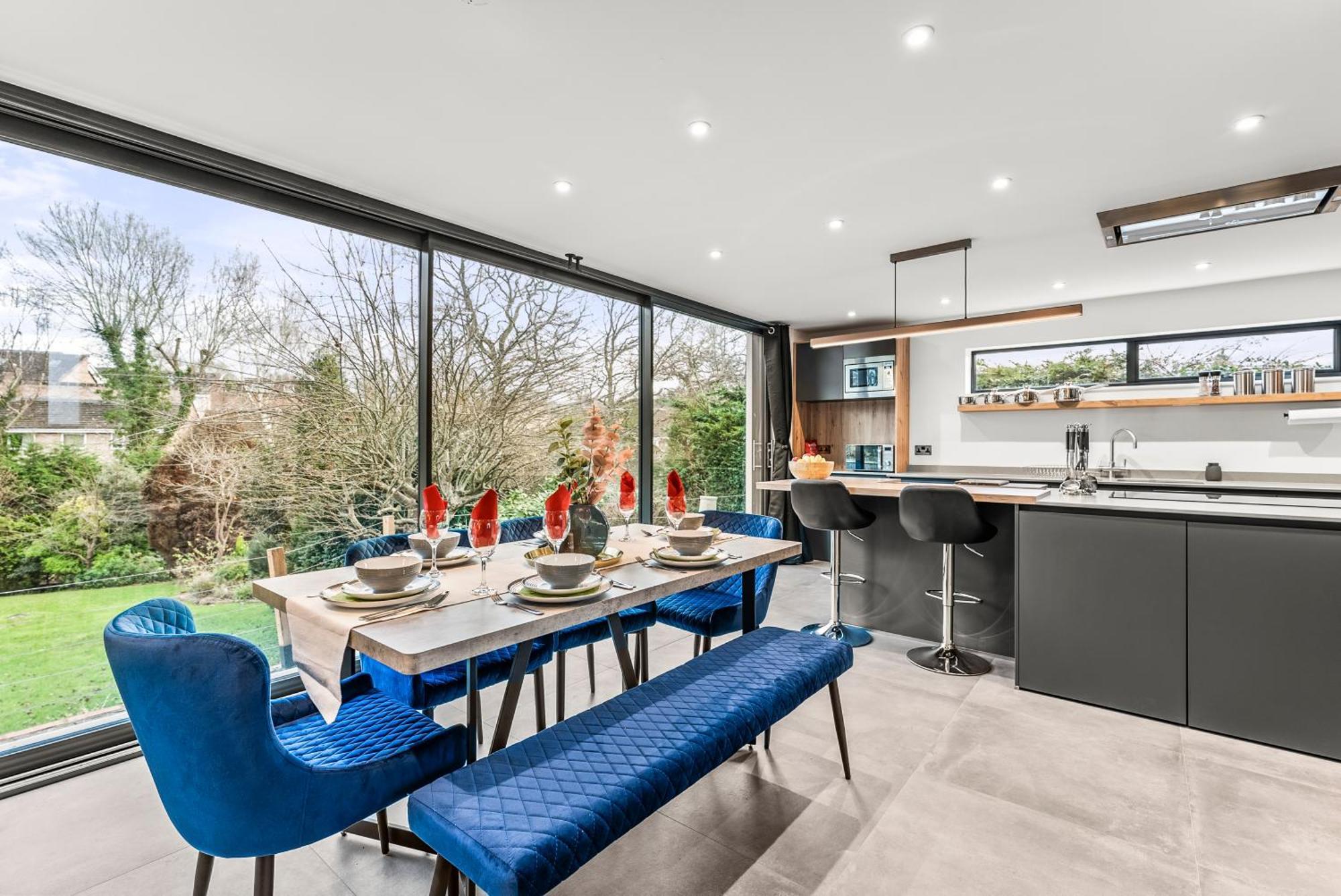 Elegant Retreat In Cheltenham - Garden & Parking Included Esterno foto