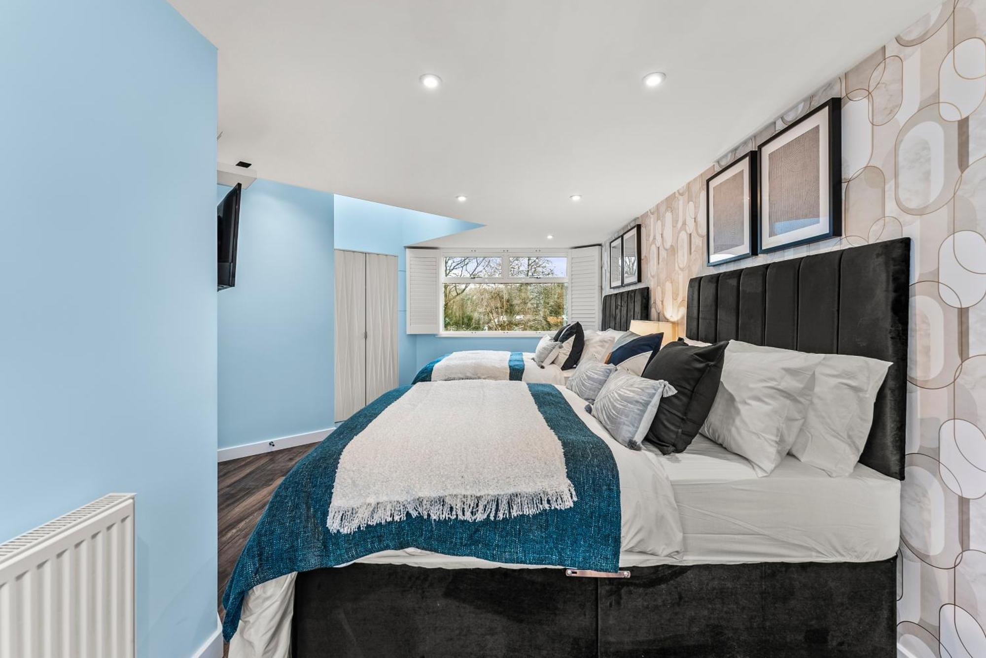 Elegant Retreat In Cheltenham - Garden & Parking Included Esterno foto