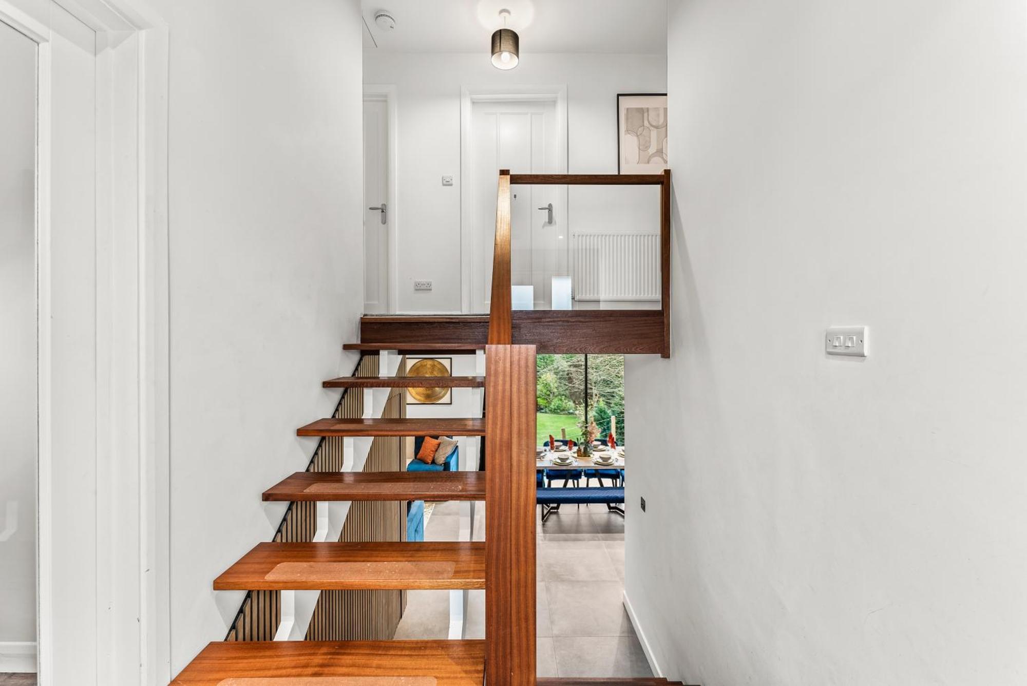Elegant Retreat In Cheltenham - Garden & Parking Included Esterno foto