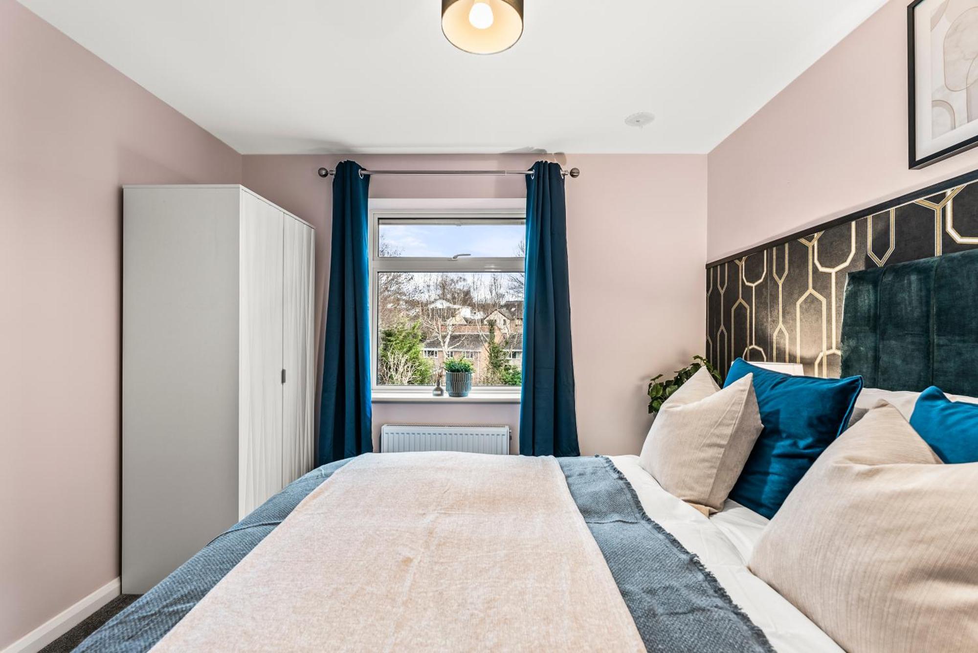 Elegant Retreat In Cheltenham - Garden & Parking Included Esterno foto
