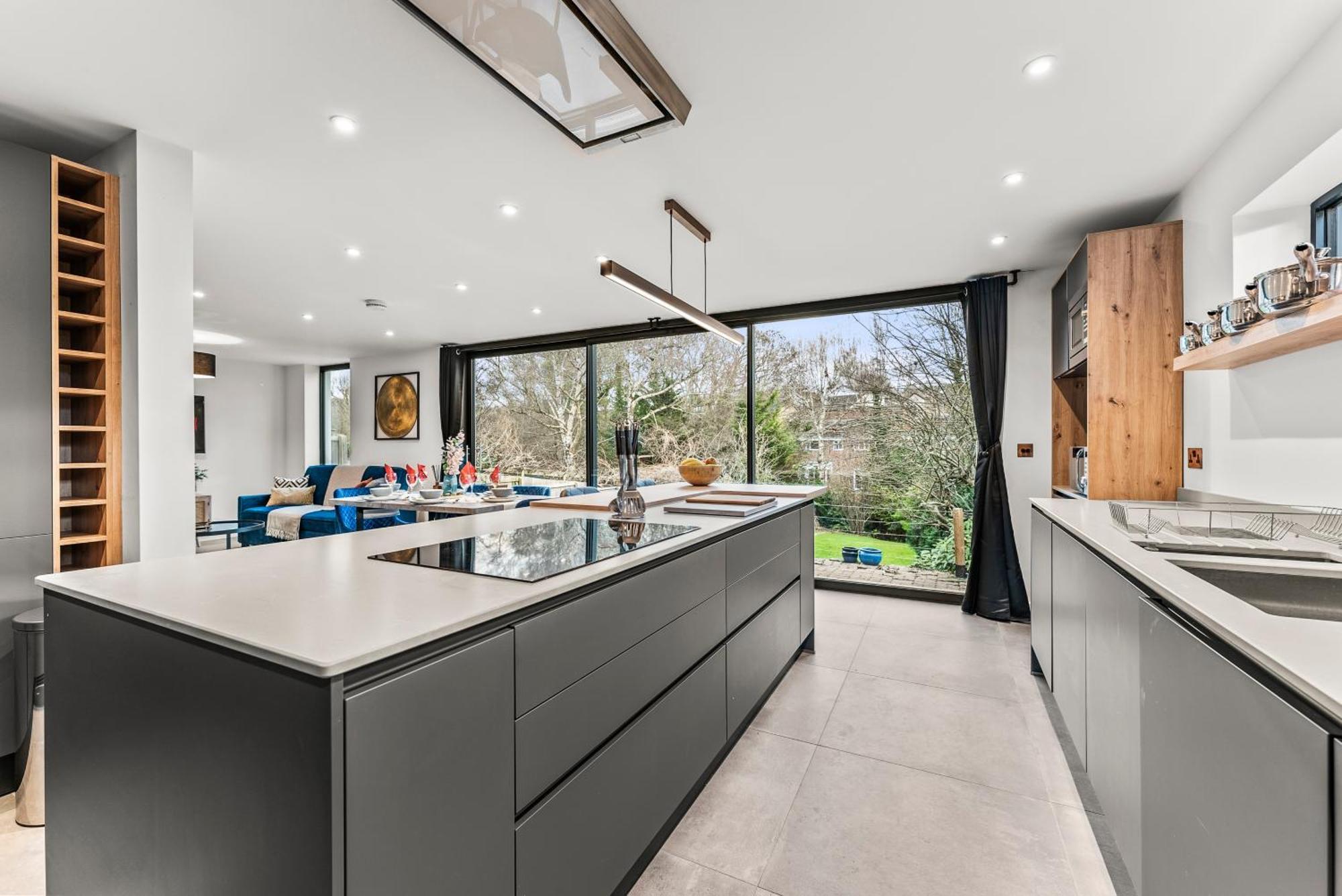 Elegant Retreat In Cheltenham - Garden & Parking Included Esterno foto