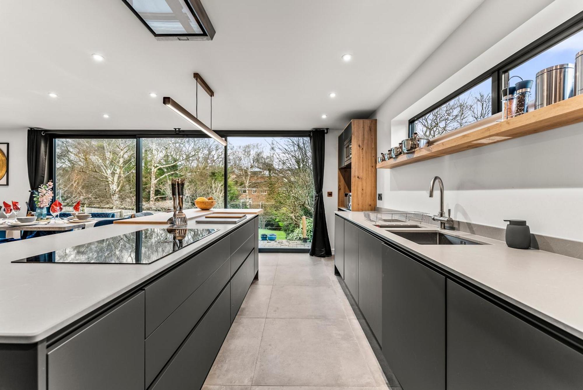Elegant Retreat In Cheltenham - Garden & Parking Included Esterno foto