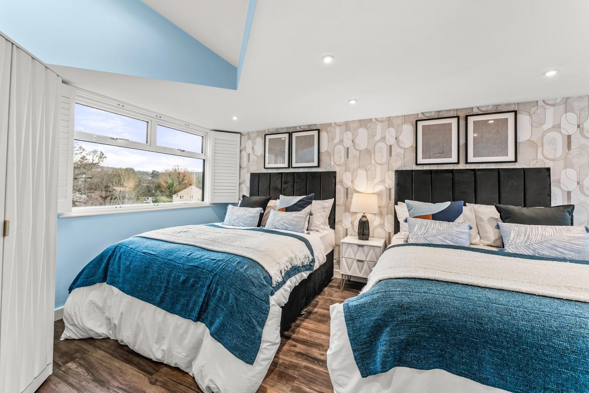 Elegant Retreat In Cheltenham - Garden & Parking Included Esterno foto