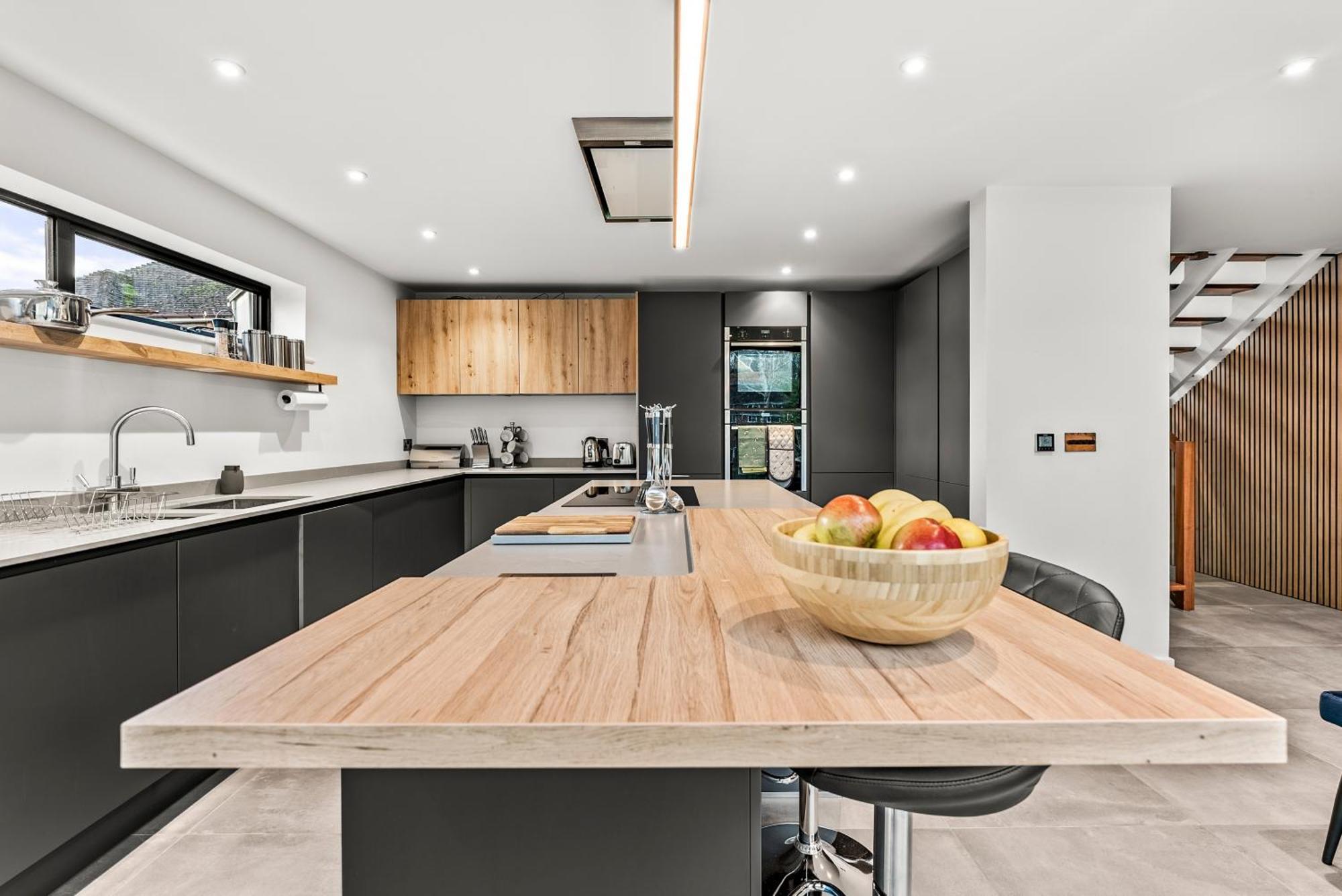 Elegant Retreat In Cheltenham - Garden & Parking Included Esterno foto