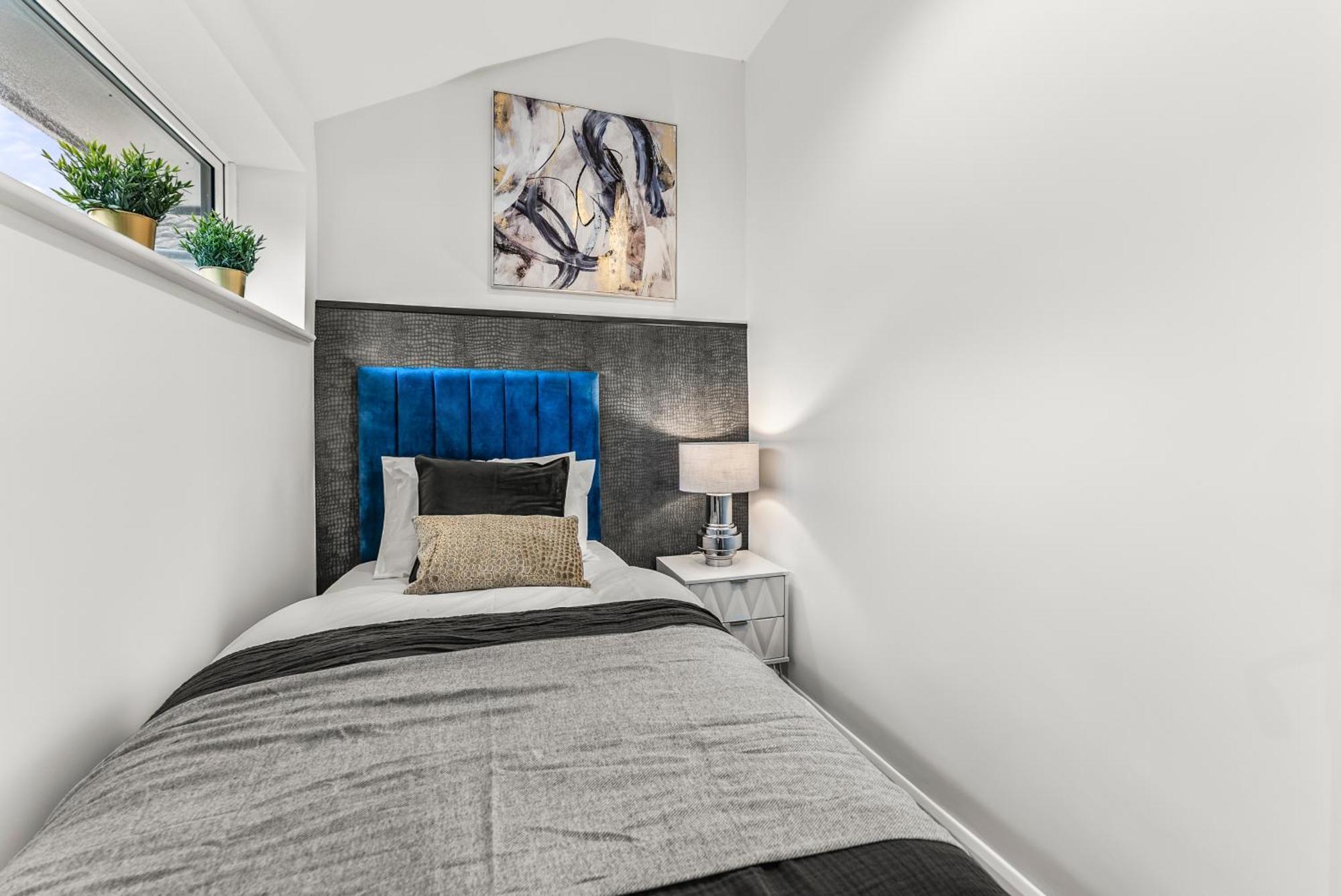 Elegant Retreat In Cheltenham - Garden & Parking Included Esterno foto