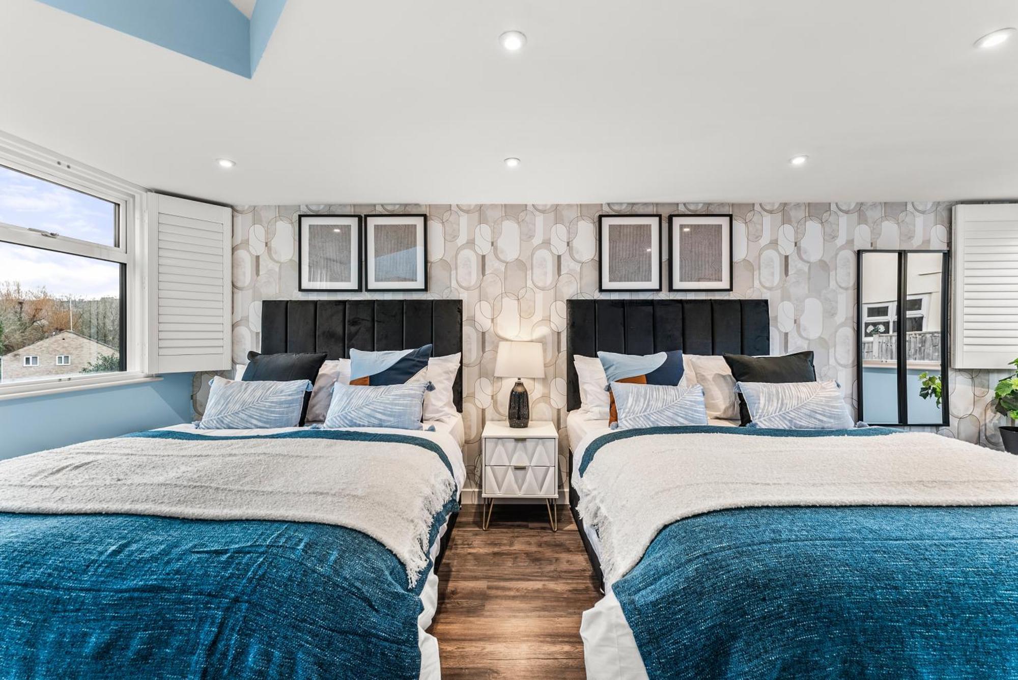Elegant Retreat In Cheltenham - Garden & Parking Included Esterno foto