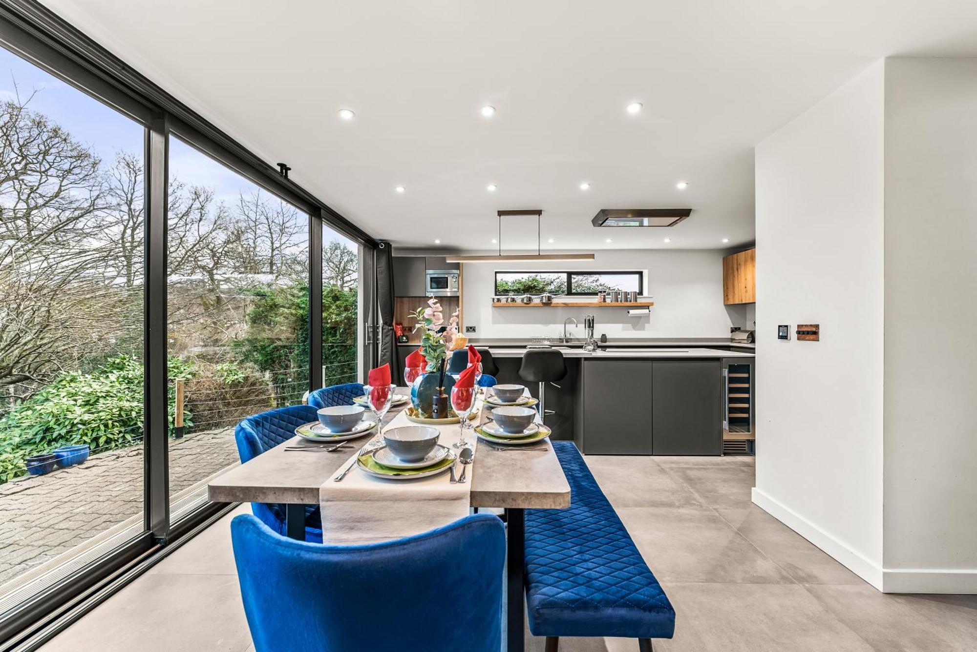 Elegant Retreat In Cheltenham - Garden & Parking Included Esterno foto