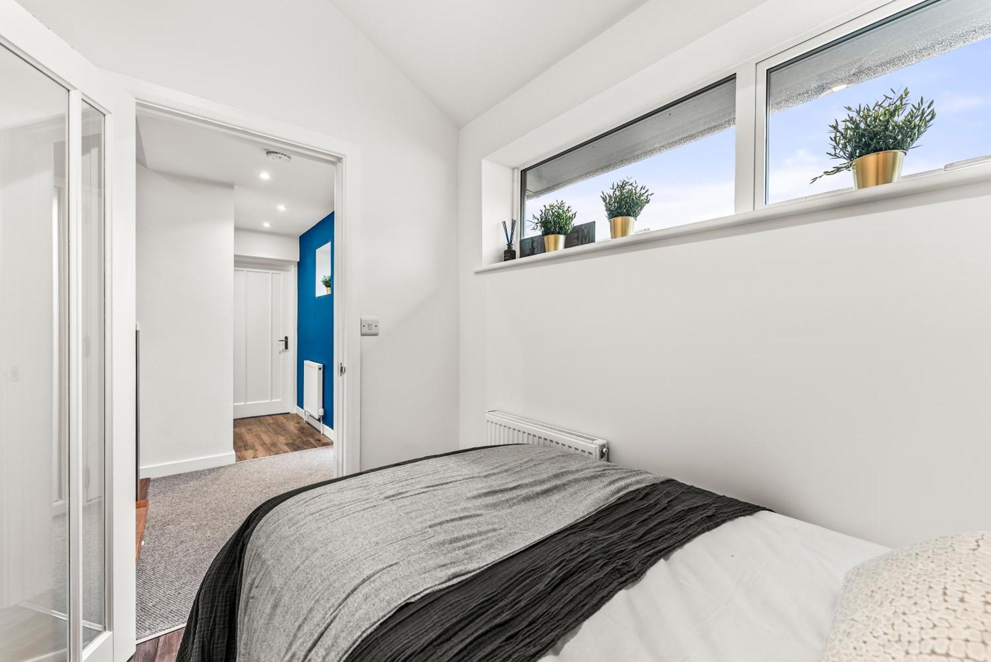 Elegant Retreat In Cheltenham - Garden & Parking Included Esterno foto